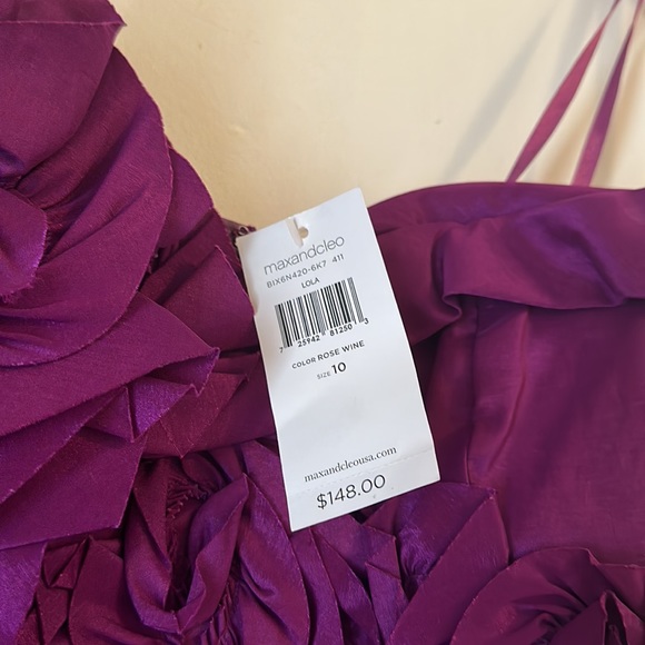 Rose Wine Colored Dress. Strapless. Flower ascent across chest with pockets - Picture 3 of 4